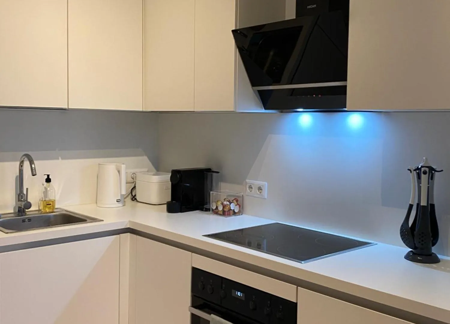 Central Vienna Comfort Cozy One-Bedroom With City Views 0*,  Austria